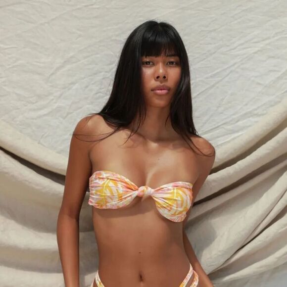 NWT Revolve x STONE FOX SWIM Lele Bikini Top - Hot Tropix Size Large - Picture 1 of 5